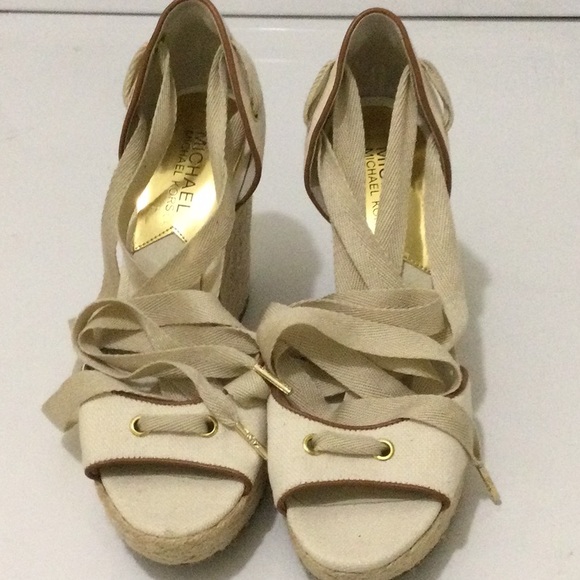 Michael Kors Platform’s Cream neck tied up size 7M - Picture 2 of 4